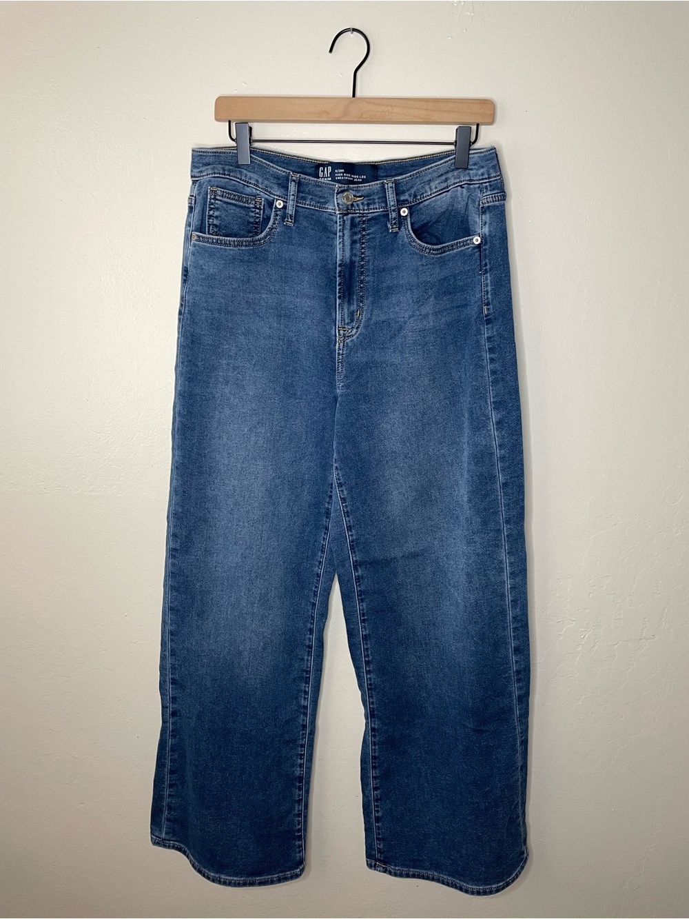 GAP women’s Relaxed Straight wide leg Blue Denim Jeans